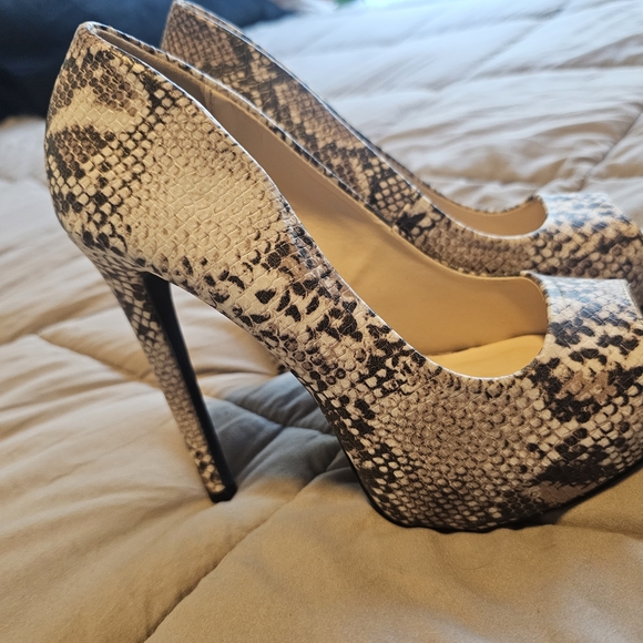 Qupid Snakeskin Patterned Peep Toe Heels - Picture 5 of 5